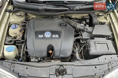 Хетчбек Volkswagen Golf 2002 в Запоріжжі