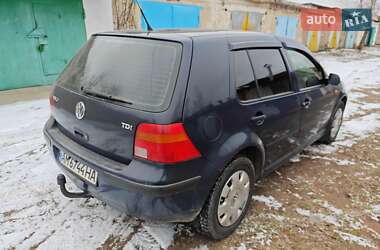 Хэтчбек Volkswagen Golf 1998 в 