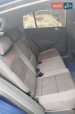 Хэтчбек Volkswagen Golf 2006 в 