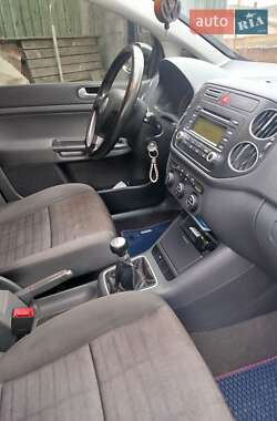 Хэтчбек Volkswagen Golf 2006 в 