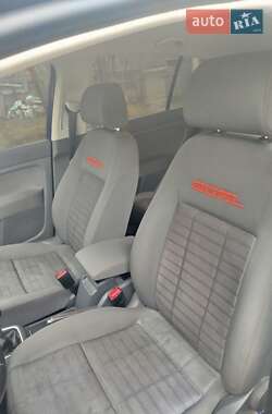 Хэтчбек Volkswagen Golf 2006 в 