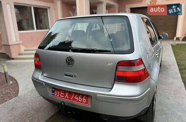 Хэтчбек Volkswagen Golf 2003 в Черновцах