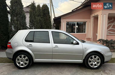 Хэтчбек Volkswagen Golf 2003 в Черновцах