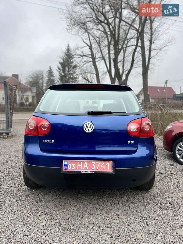 Хетчбек Volkswagen Golf 2003 в Городку