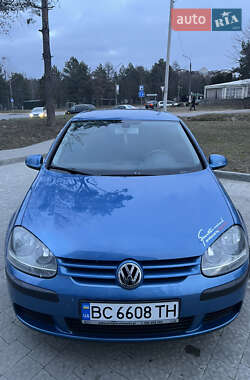 Хэтчбек Volkswagen Golf 2004 в Новояворовске