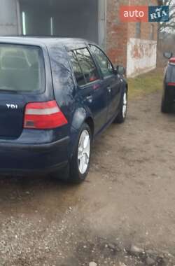 Хэтчбек Volkswagen Golf 2003 в Черновцах