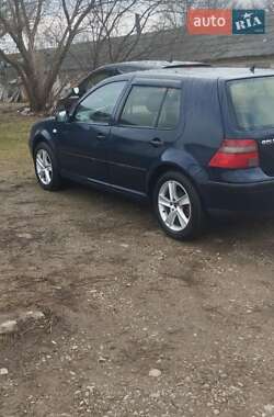 Хэтчбек Volkswagen Golf 2003 в Черновцах