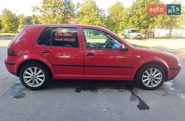 Хетчбек Volkswagen Golf 2001 в 