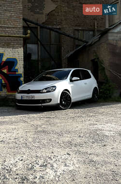 Хэтчбек Volkswagen Golf 2009 в Киеве