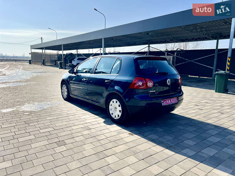Хэтчбек Volkswagen Golf 2005 в Полтаве