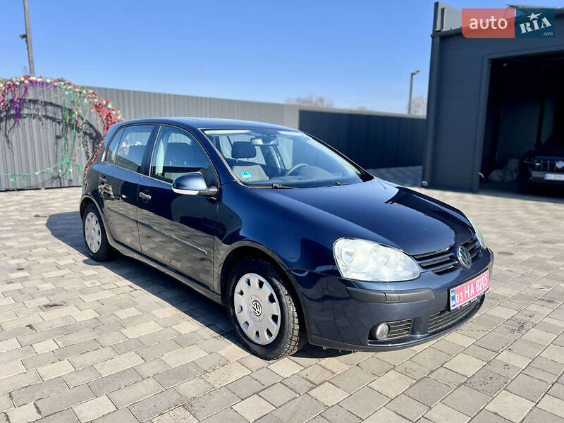 Хэтчбек Volkswagen Golf 2005 в Полтаве