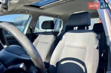 Хэтчбек Volkswagen Golf 2005 в 
