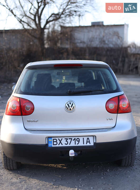 Хетчбек Volkswagen Golf 2004 в Хмельницькому
