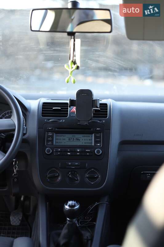 Хетчбек Volkswagen Golf 2004 в Хмельницькому