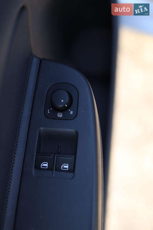 Хетчбек Volkswagen Golf 2004 в Хмельницькому