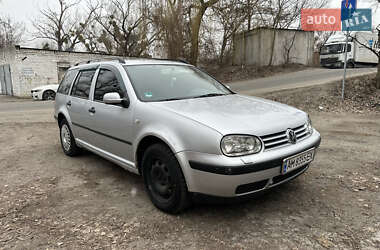 Універсал Volkswagen Golf 2001 в Києві