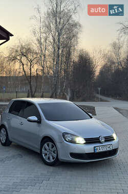 Хэтчбек Volkswagen Golf 2010 в Звягеле