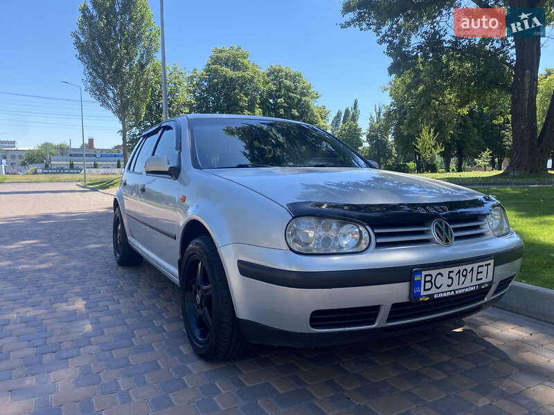 Хетчбек Volkswagen Golf 1999 в Жовкві