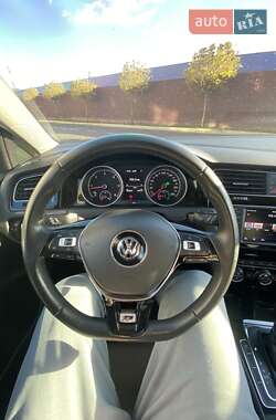 Хетчбек Volkswagen Golf 2013 в 