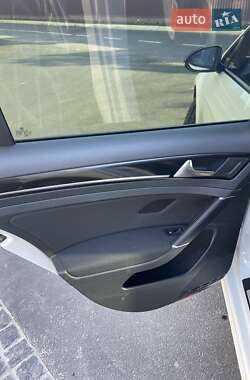 Хетчбек Volkswagen Golf 2013 в 