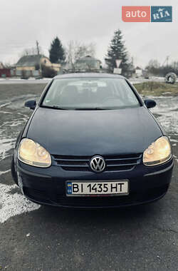 Хэтчбек Volkswagen Golf 2005 в 