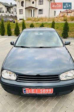 Хэтчбек Volkswagen Golf 2001 в Ровно