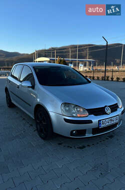 Хетчбек Volkswagen Golf 2005 в Хусті