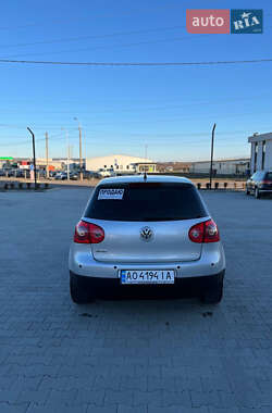 Хетчбек Volkswagen Golf 2005 в Хусті