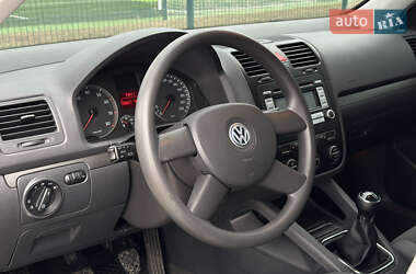 Хэтчбек Volkswagen Golf 2004 в Ивано-Франковске