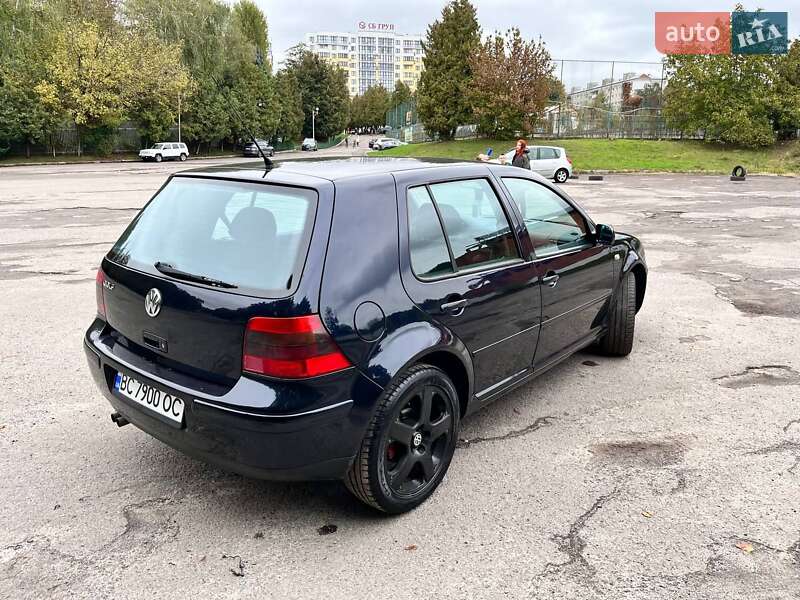 Хетчбек Volkswagen Golf 2001 в Львові