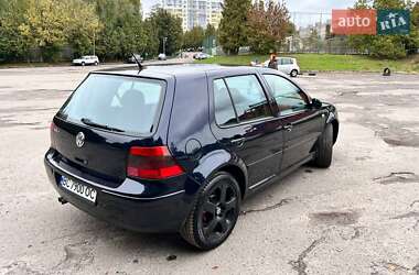 Хэтчбек Volkswagen Golf 2001 в 