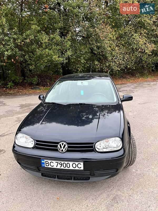 Хетчбек Volkswagen Golf 2001 в Львові