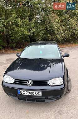 Хэтчбек Volkswagen Golf 2001 в 