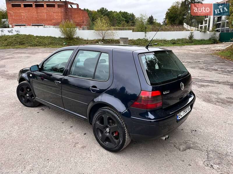 Хетчбек Volkswagen Golf 2001 в Львові