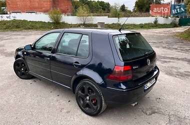 Хэтчбек Volkswagen Golf 2001 в 