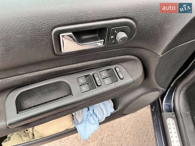 Хетчбек Volkswagen Golf 2001 в Львові