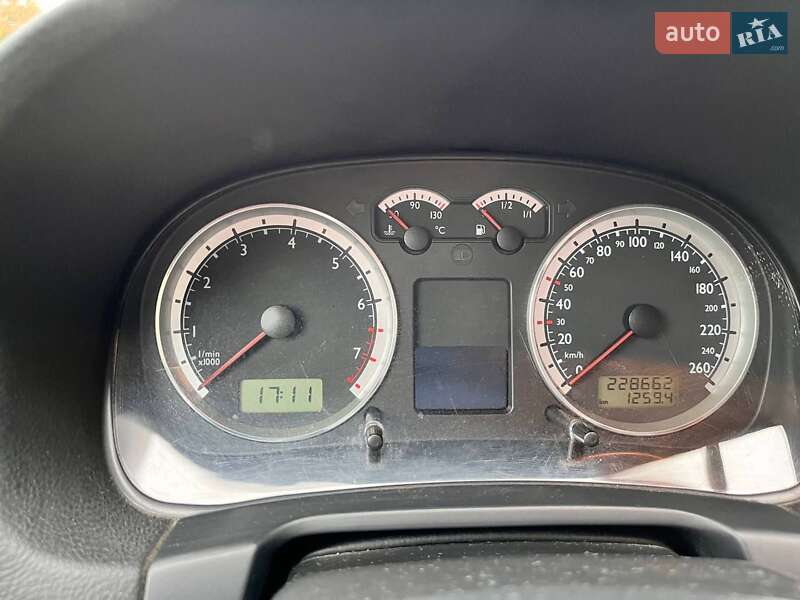 Хетчбек Volkswagen Golf 2001 в Львові