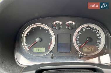 Хэтчбек Volkswagen Golf 2001 в 