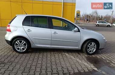 Хэтчбек Volkswagen Golf 2006 в Дубно