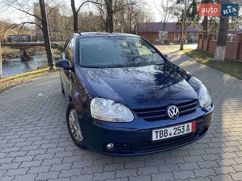 Хетчбек Volkswagen Golf 2008 в 