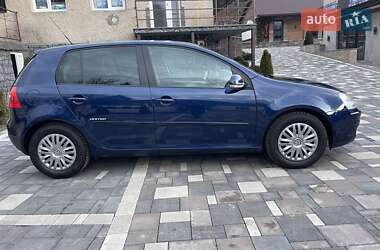 Хетчбек Volkswagen Golf 2008 в 