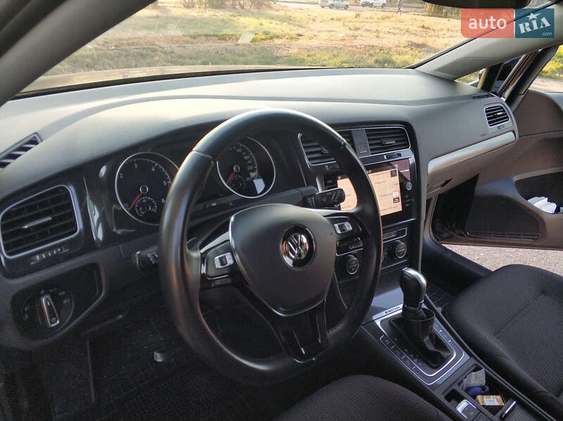 Універсал Volkswagen Golf 2017 в Запоріжжі