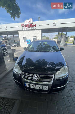 Универсал Volkswagen Golf 2008 в Ровно