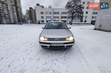 Хетчбек Volkswagen Golf 2001 в Києві