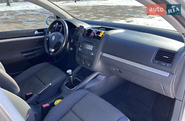 Хетчбек Volkswagen Golf 2006 в 