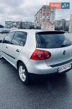 Хэтчбек Volkswagen Golf 2004 в Кропивницком