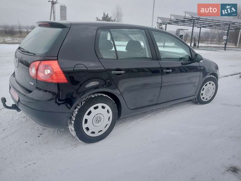 Хетчбек Volkswagen Golf 2004 в Луцьку