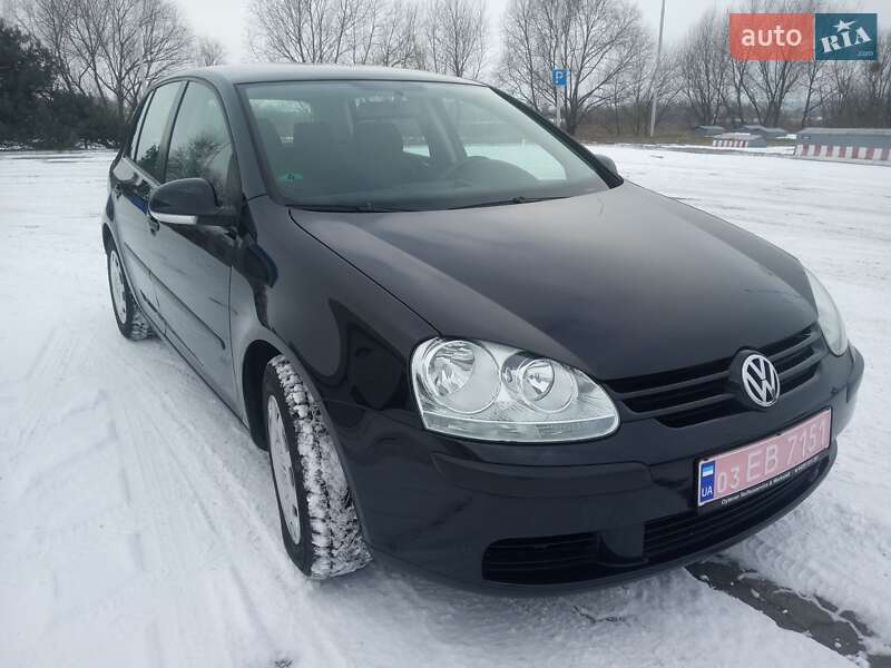 Хетчбек Volkswagen Golf 2004 в Луцьку
