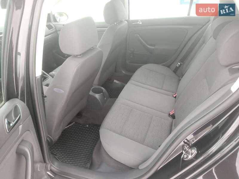 Хетчбек Volkswagen Golf 2004 в Луцьку