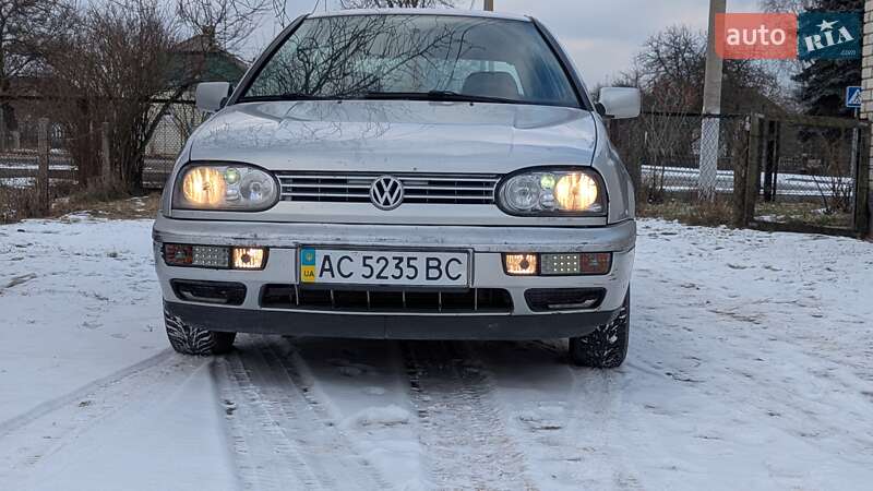 Хэтчбек Volkswagen Golf 1995 в Любомле